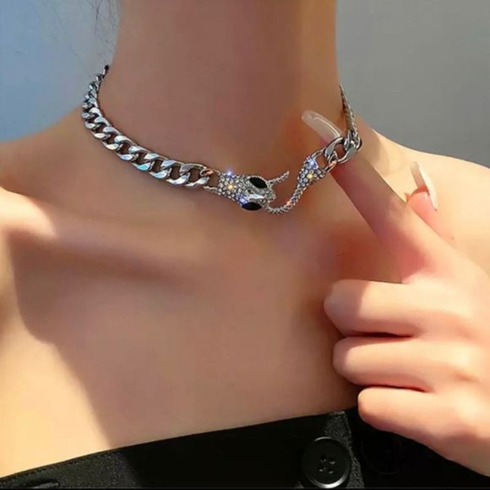New Crystal Snake Chain Necklace - Picture 4 of 6